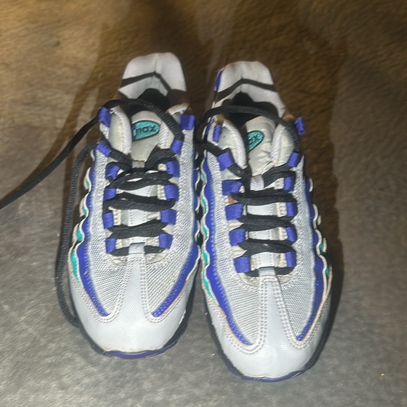 Warn onceAir max sneakers